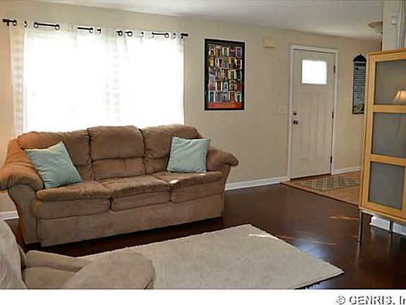 2nd image of 14 Columbine Cir