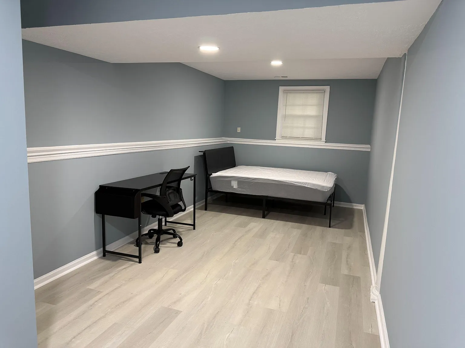 4 bed, 2.0 bath, 1990 sqft, $979 — Photo 1