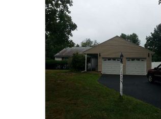 1442 Buttonwood Ln, Warminster, PA 18974