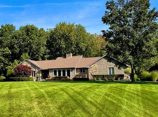 11055 Exeter Ln, Brighton, MI 48114