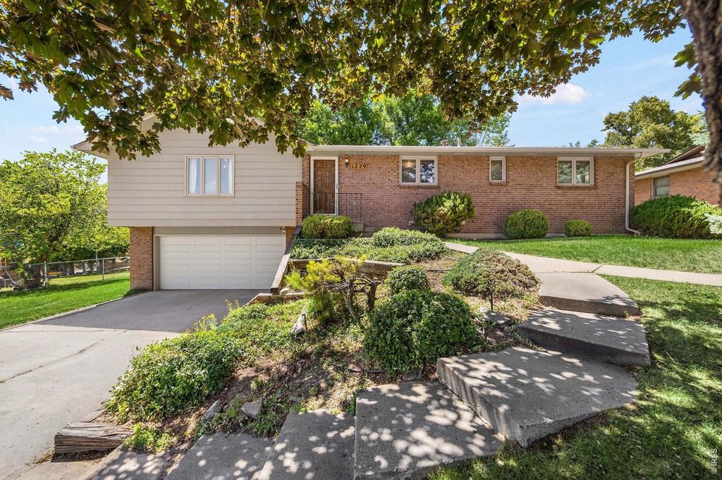 1229 Gateway Dr