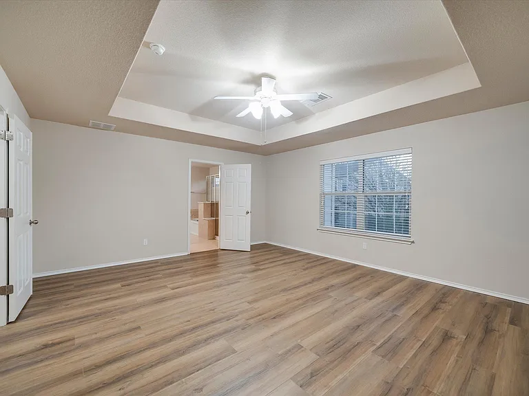 185 Hometown Pkwy — Photo 34