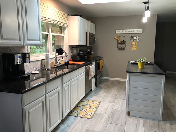 5th image of 2555 Westmoreland Dr