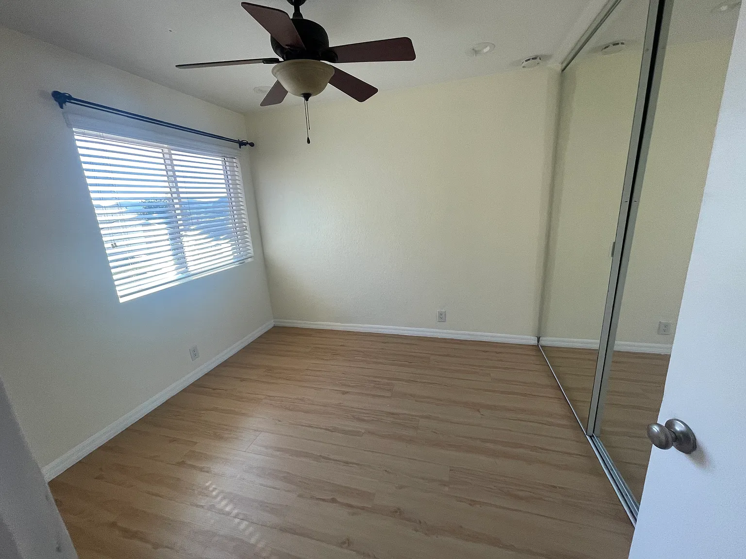 4 bed, 2.5 bath, 1606 sqft, $4,950 — Photo 4
