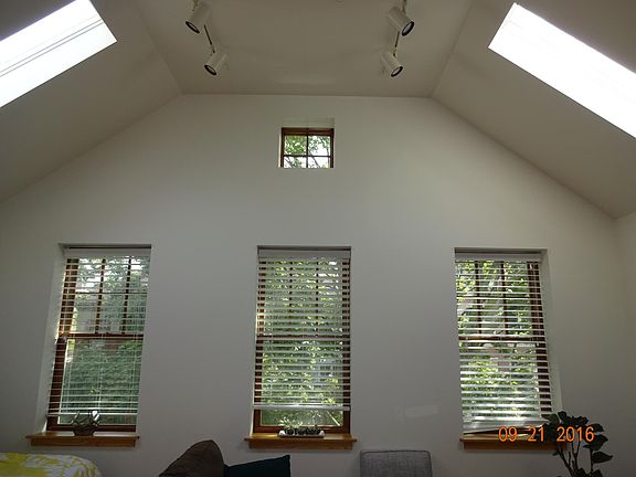 5th image of 1714 N Burling St Floor 2