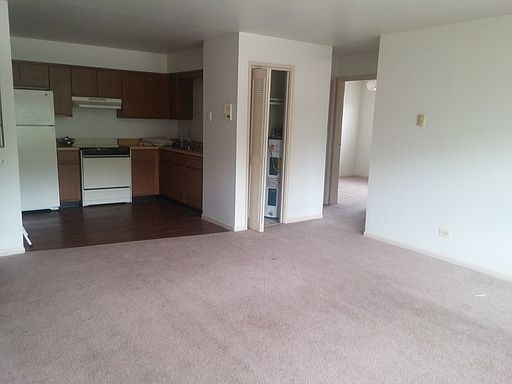2nd image of 1120 Parkwood Dr APT 103
