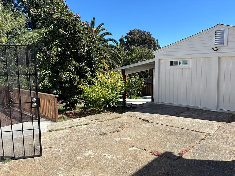 444 E Military St #C — Photo 34