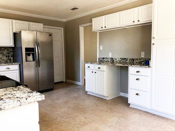 5th image of 3490 Summit Blvd