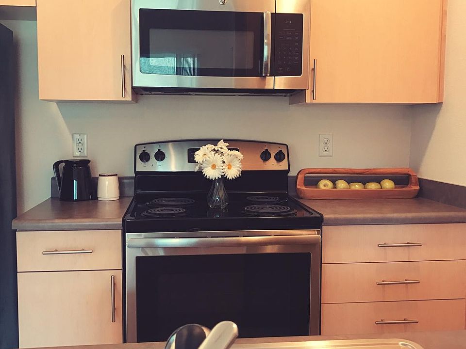 2nd image of 421 Mansfield Ct SW APT B302