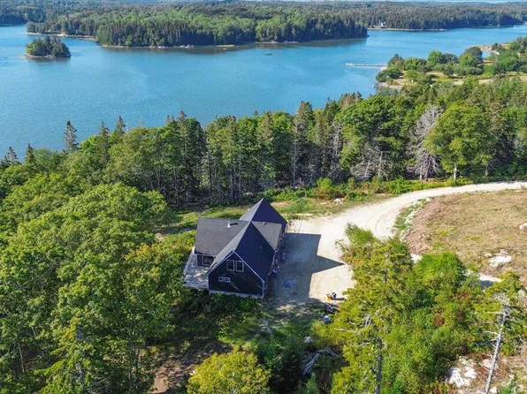 36 Treasure Ln, Deer Isle, ME 04627