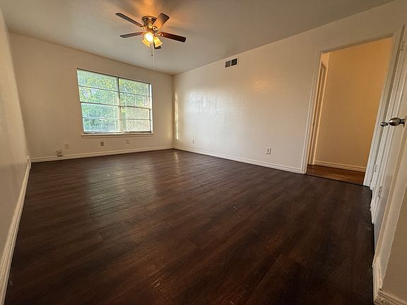 2nd image of 4721 Woodview Dr