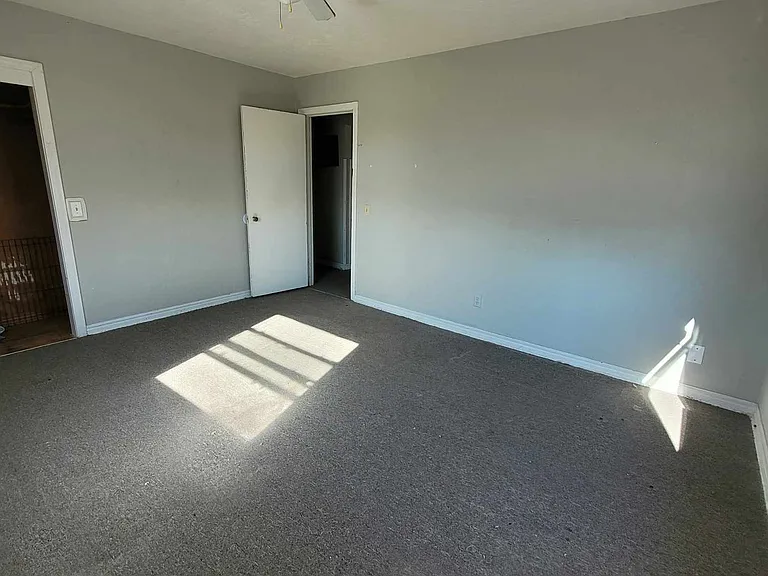 1005 N B St #2 — Photo 3