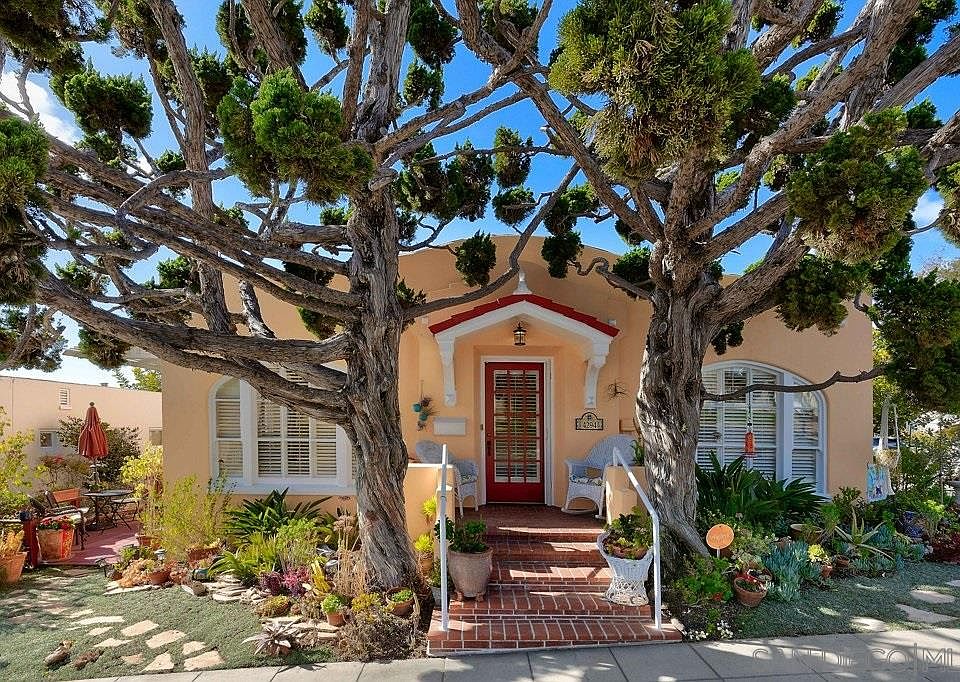 2nd image of 4294 Ampudia St