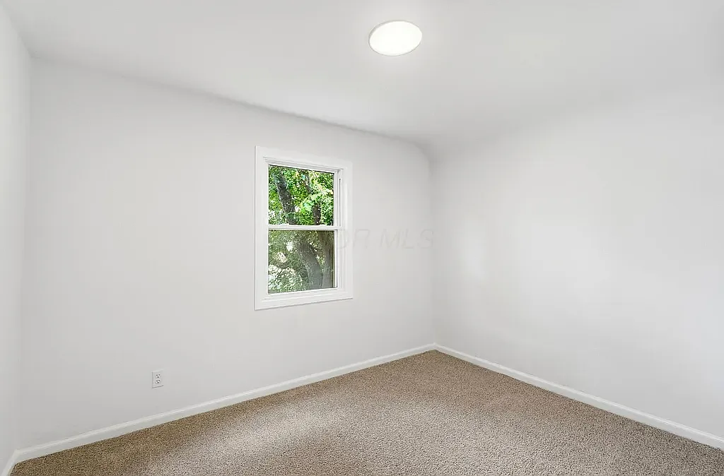 3 bed, 820 sqft, $1,700 — Photo 2