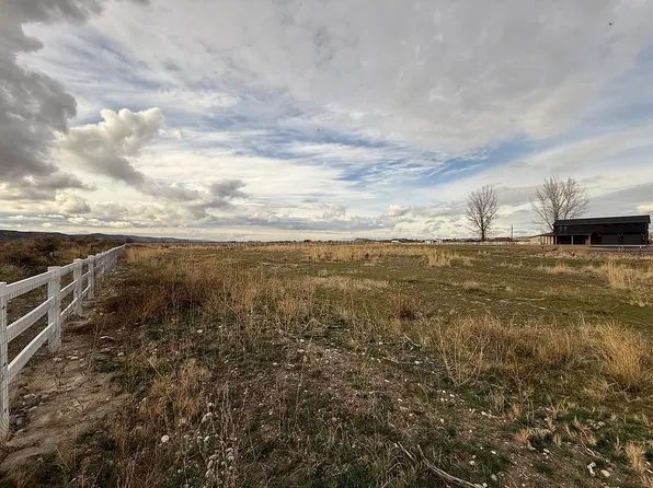 405 Saddle Ln, Emmett, ID 83617