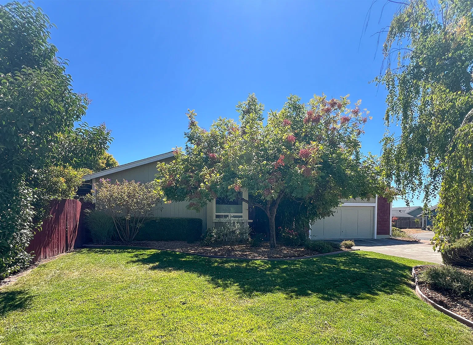2 bed, 837 sqft, $3,250 — Photo 1