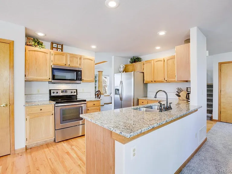 15581 Flowerhill Cir — Photo 24