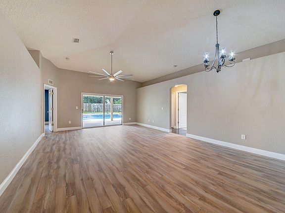 4th image of 2400 Saint Andrews Dr