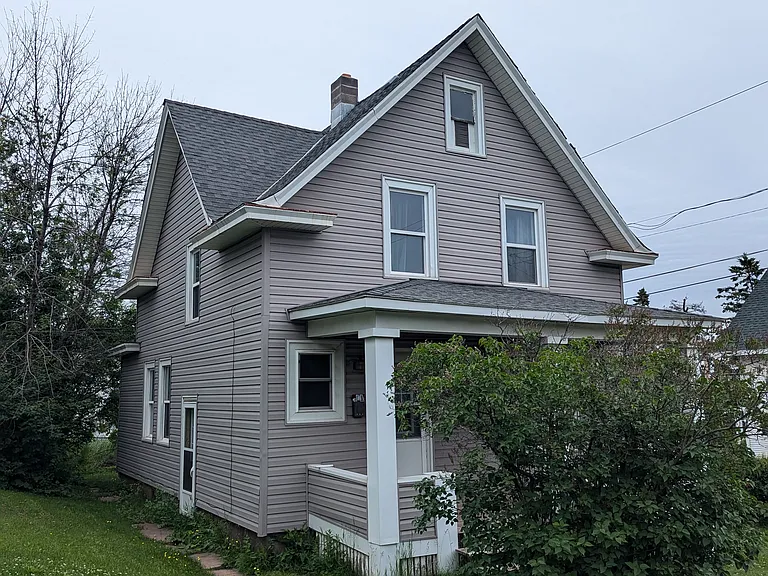 818 N 6th Ave E — Photo 1