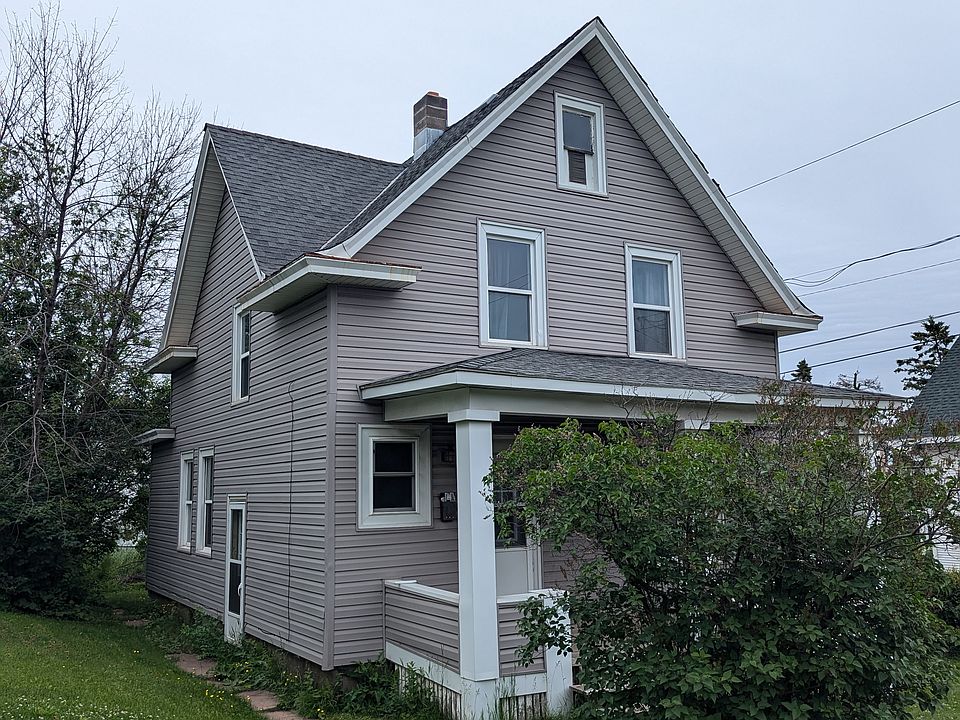 1st image of 818 N 6th Ave E