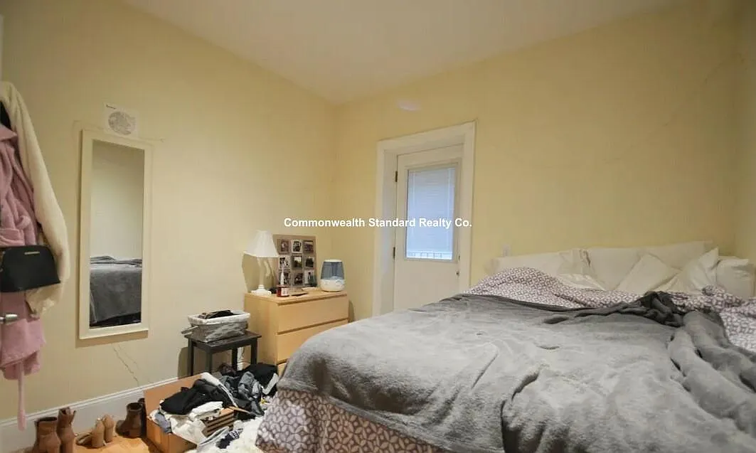 4 bed, 2.0 bath, 1350 sqft, $4,800 — Photo 3