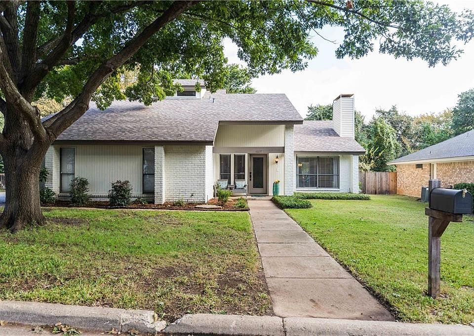 1st image of 4107 Three Oaks Dr