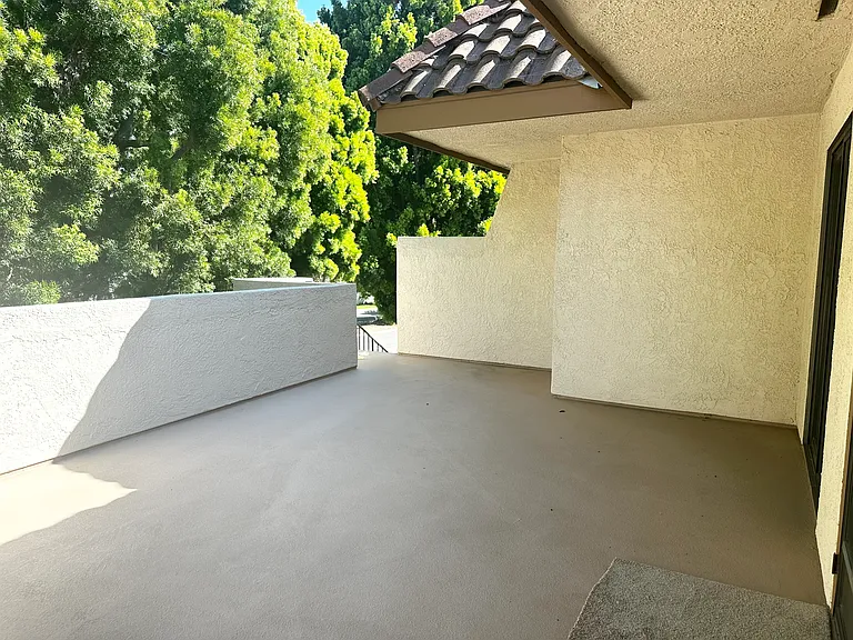 746 Stuart Ln — Photo 2