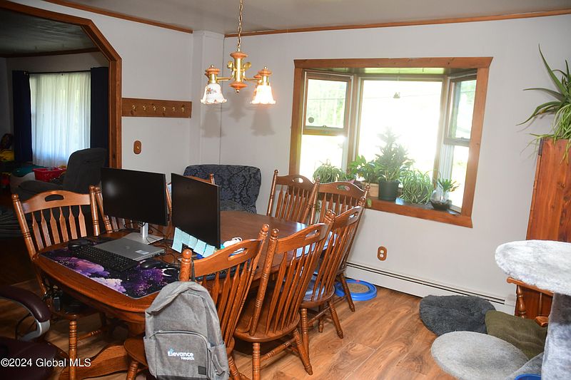 3rd image of 36 Nutwood Avenue