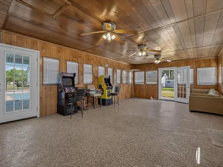 1032 Lynch Rd — Photo 30