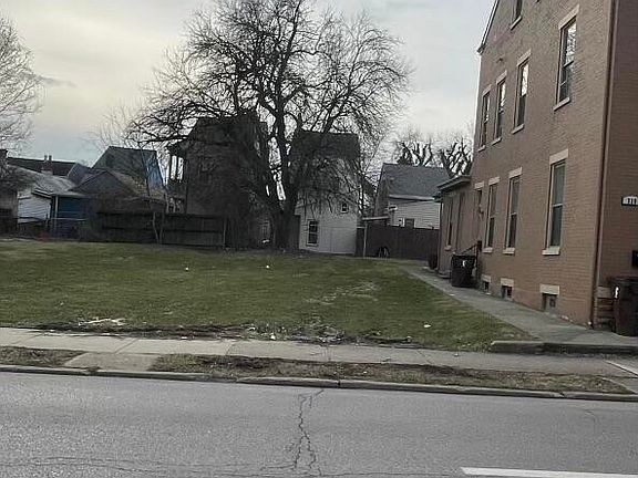 3rd image of 321 E Martin Luther King Jr Blvd