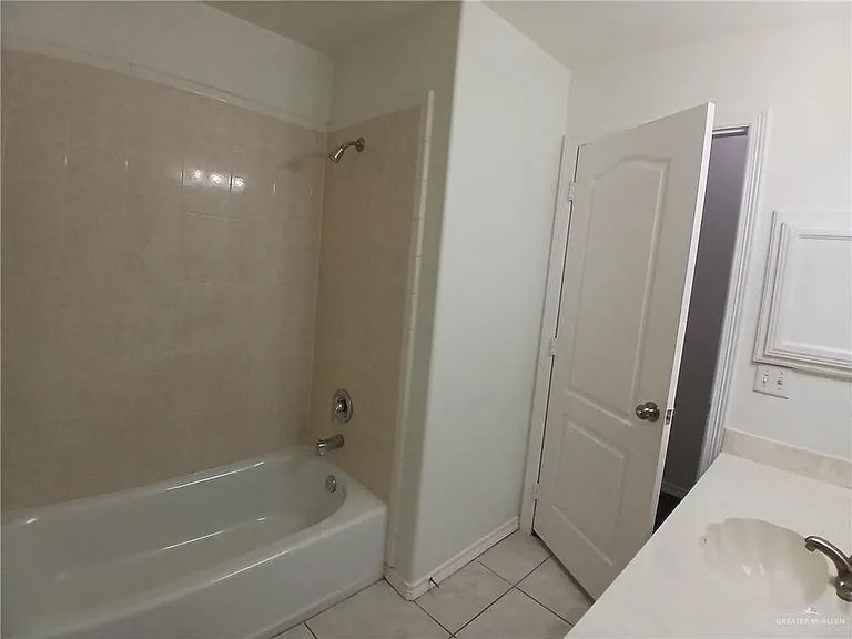 130 San Jacinto St — Photo 16