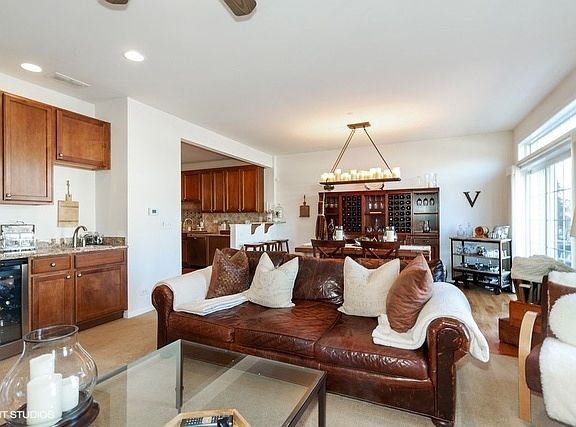 2nd image of 1020 Hickory Dr