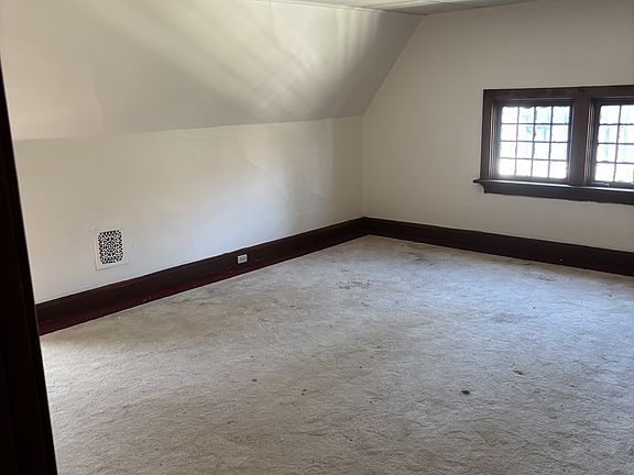 4th image of 1615 Forster St