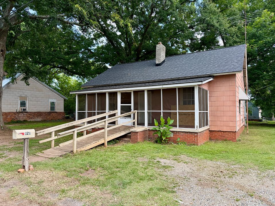 1st image of 121 Farmer St