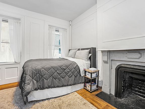 3rd image of 129 W 56th St APT 3F