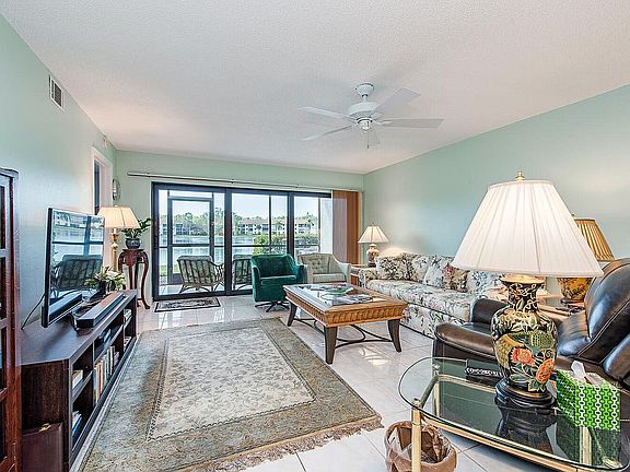 2nd image of 5776 Deauville Cir APT C104