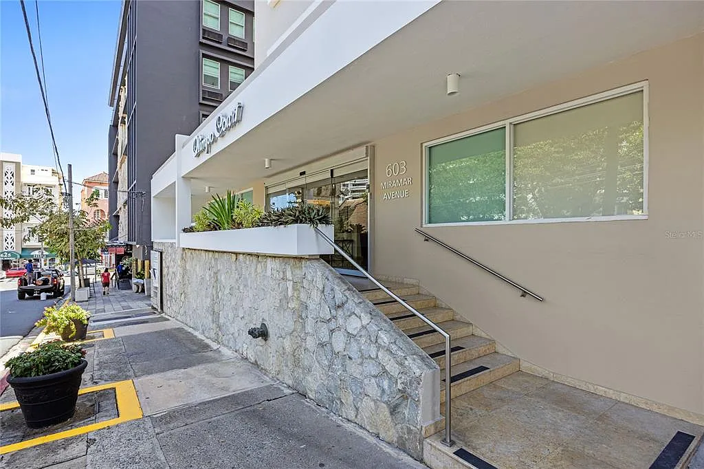 2 bed, 3.0 bath, 800 sqft, $3,600 — Photo 2