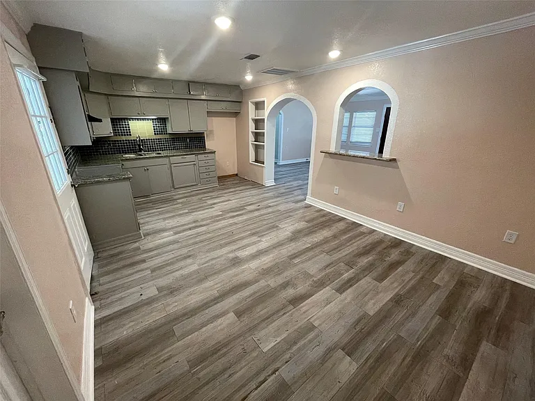13809 Hershe St — Photo 5