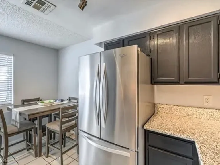 2132 Petersham Ct #D — Photo 12