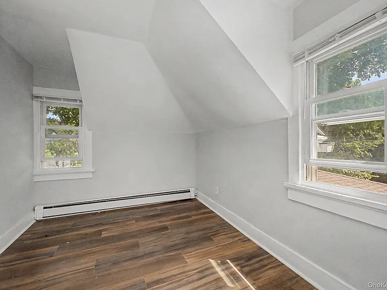 480 King St — Photo 16