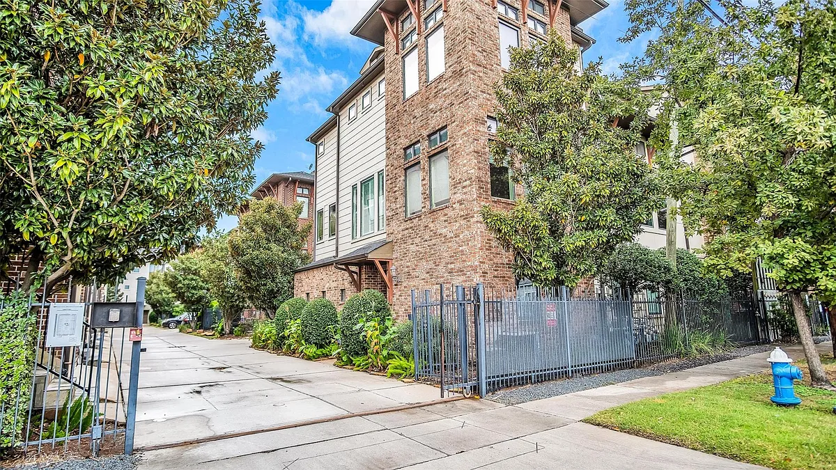 Building Photo - 1611 Silver St