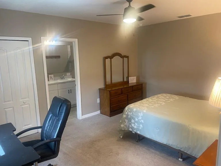 Main bedroom with en suite