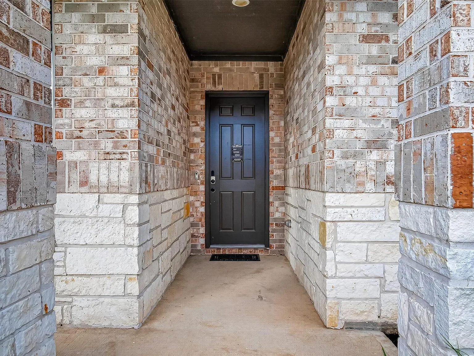 6 bed, 4.0 bath, 3778 sqft, $4,200 — Photo 3