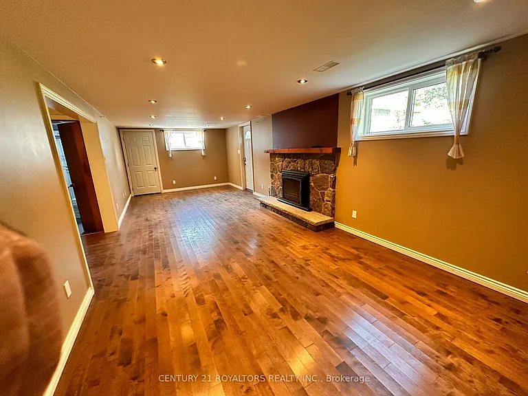404 Trent St W — Photo 9