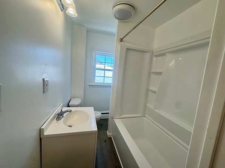 230 Church St — Photo 10