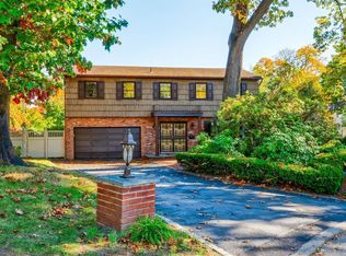 9 Deepdale Dr, Manhasset, NY 11030