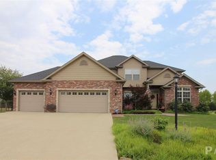 450 Garnet Dr, Morton, IL