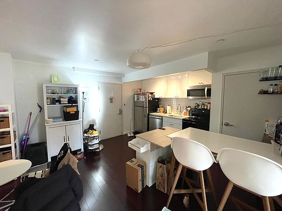 4th image of 286 Stanhope St APT 3E