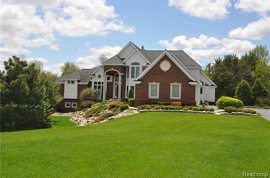 1st image of 894 Jack Pine Dr