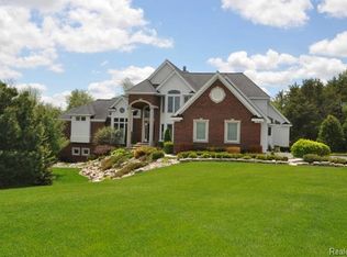 894 Jack Pine Dr, Oakland, MI 48306